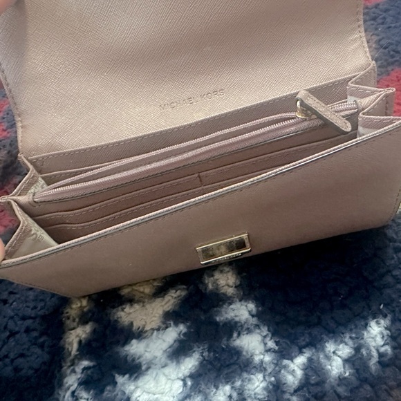 MK BRIGETTE SAFFIANO LEATHER FLAP WALLET BALLET - Picture 3 of 3